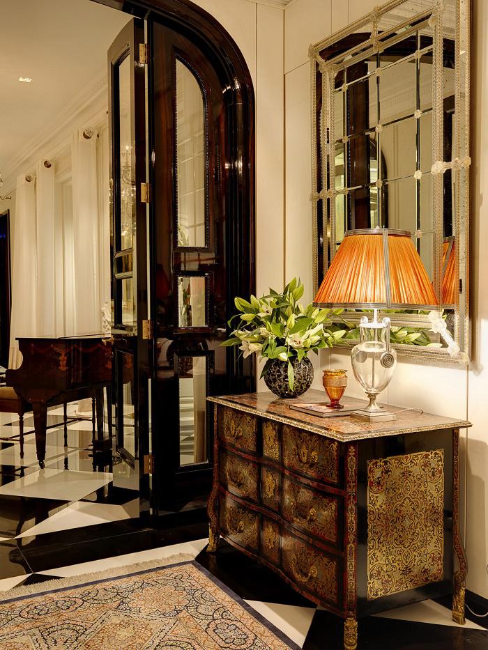 Classic Mayfair penthouse Entrance Hall detail