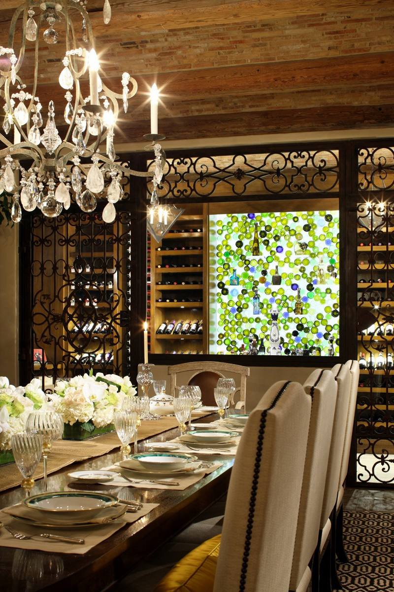 Villa del Lago dining wine display