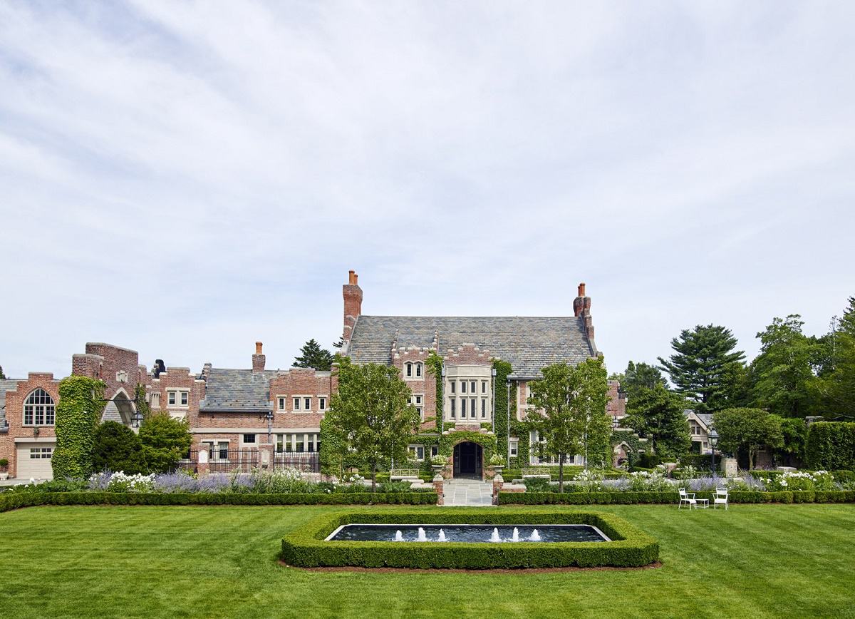 modern luxury Mark Cunningham front facade of Greenwich estate